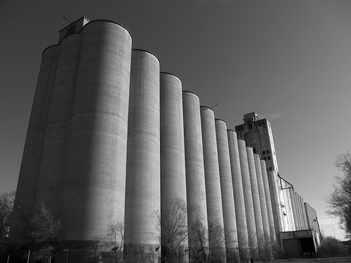 File:Concrete Monolithic Silos.jpg