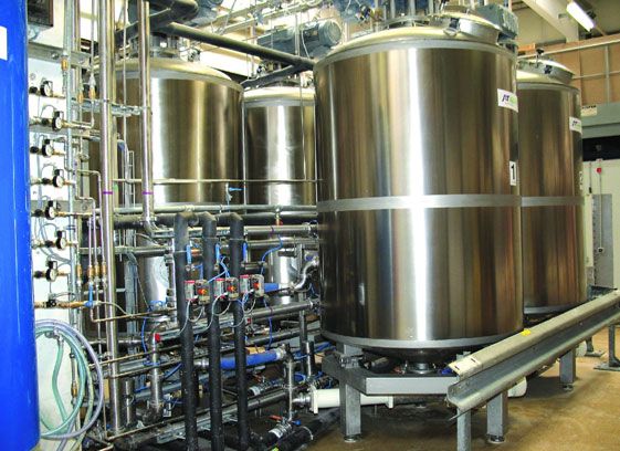 File:Indoor Silos3.jpg
