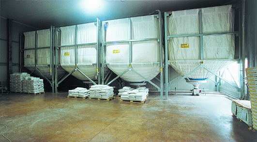 File:Indoor Silos2.jpg