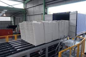File:Unloading Equipment 1.jpg