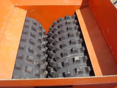 File:Double Roller Crushers 1.jpg