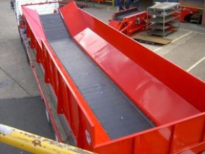 File:Side Tipping Hoppers1.jpg