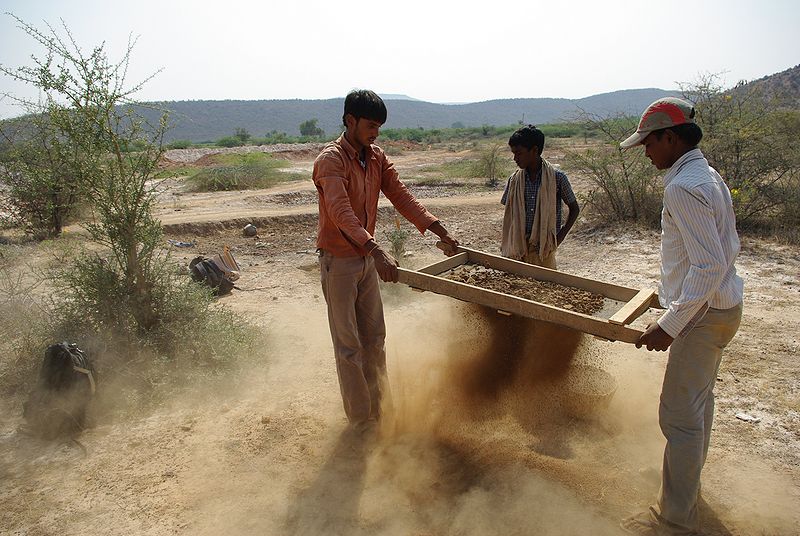 File:Sieving1.jpg