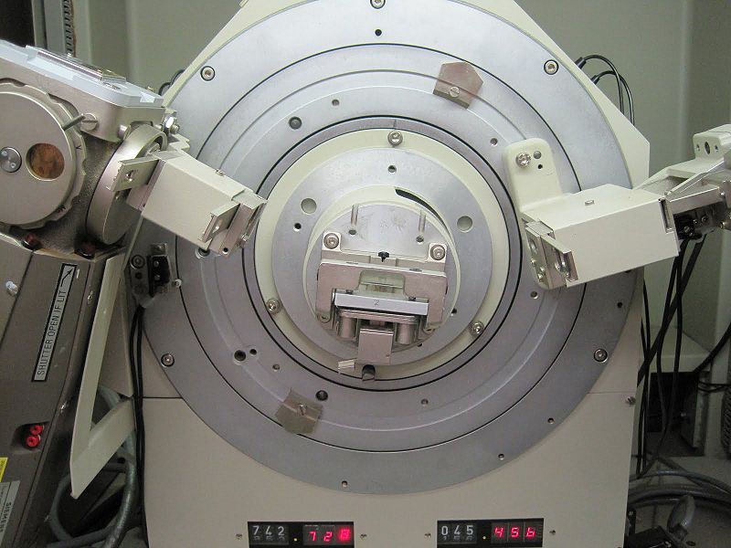 File:Diffractometers.JPG
